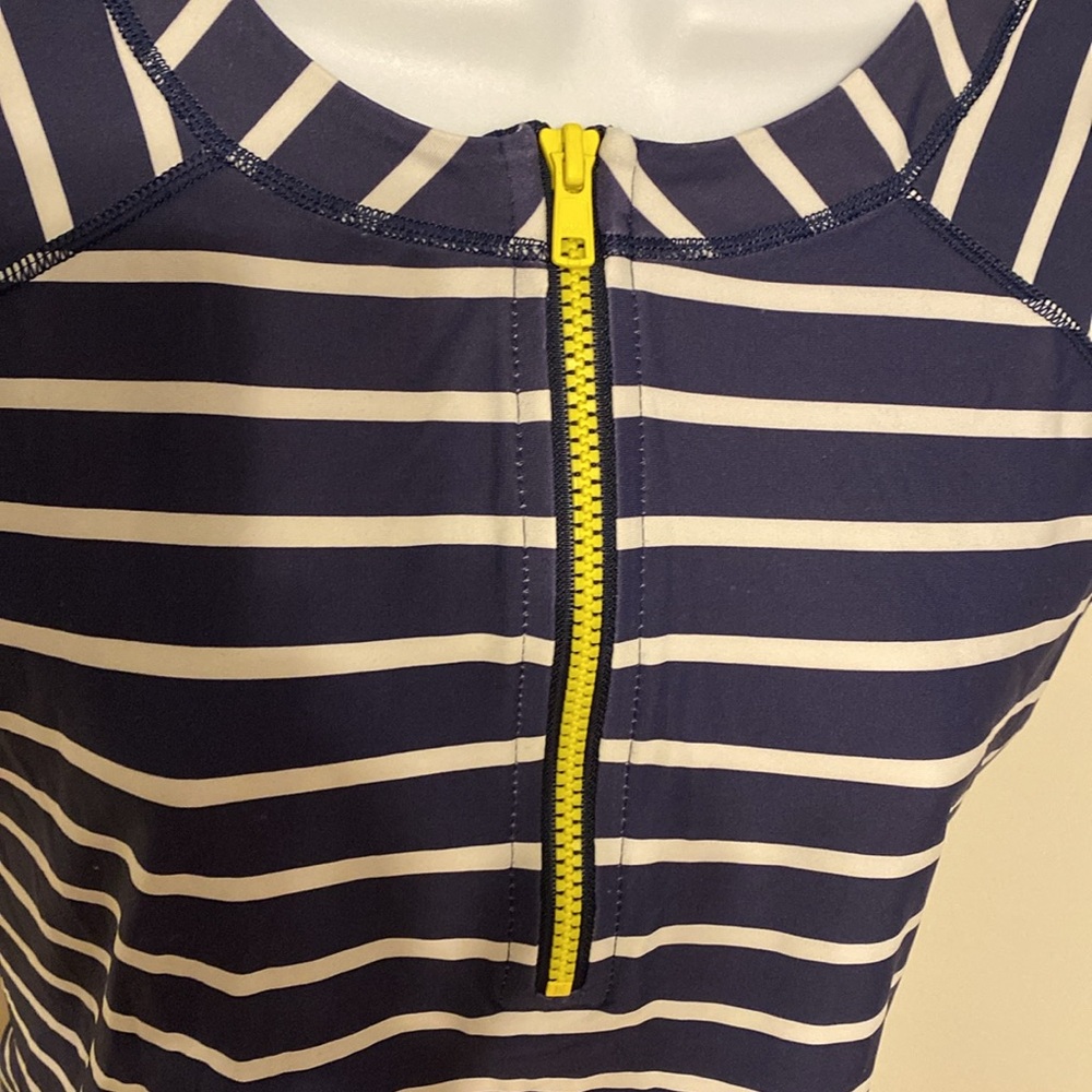 Vineyard Vines Performance Tee - Picture 2 of 5
